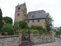 Lllbach, evangelische Kirche, erbaut im 15. Jahrhundert, 1683 barock verndert (26.07.2025)