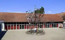 Ungersheim, ein Kunstwerk im Eingangsbereich des ECO-Museums, Mai 2025