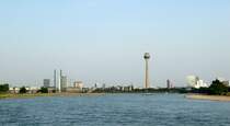 Blick vom Rhein auf  DSSELDORF  im August 2025