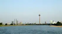 Blick vom Rhein auf  D�SSELDORF  im August 2025