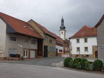 Staudernheim, kath. St. Johann Kirche in der Schulstrae (26.07.2025)