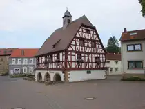 Alsenz, Fachwerkrathaus am Marktplatz, erbaut 1578 (27.07.2025)