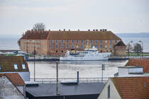 Blick von dem Jomfrusti auf Schloss Sonderburg (dnisch Snderborg Slot) am Alsensund in Nordschleswig. Aufnahme: 31. Oktober 2025.