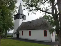Pfalzfeld, evangelische Kirche, Westturm von 1582, Langhaus sp�tbarocker Bruchsteinbau, erbaut 1747 (27.07.2025)