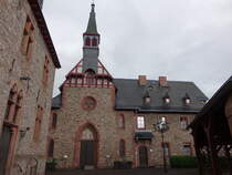 Rheinbllen, Stiftskapelle zur Ehren der Muttergottes im Puricelli Stift, erbaut bis 1891 (27.07.2025)