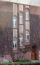 Ausschnitt des Gebudes, das frher die Schule Ahlmannskolen in Snderborg (deutsch Sonderburg) in Nordschleswig beherbergte. Aufnahme: 31. Oktober 2025.