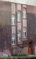 Ausschnitt des Geb�udes, das fr�her die Schule �Ahlmannskolen� in S�nderborg (deutsch Sonderburg) in Nordschleswig beherbergte. Aufnahme: 31. Oktober 2025.