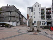 Simmern, Brunnen und Huser am Marktplatz (27.07.2025)