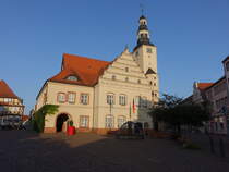 Gardelegen, Rathaus am Rathausplatz, erbaut von 1526 bis 1552, Erneuerung von 1914 bis 1917 durch Otto Stiehl (09.08.2025)