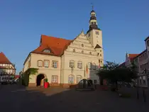 Gardelegen, Rathaus am Rathausplatz, erbaut von 1526 bis 1552, Erneuerung von 1914 bis 1917 durch Otto Stiehl (09.08.2025)