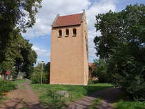 Beyendorf, evangelische St. Petrus und Paulus Kirche, erbaut im 12. Jahrhundert (10.08.2025)