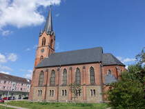 Wolmirstedt, evangelische St. Katharinen Kirche, erbaut von 1876 bis 1877 (10.08.2025)