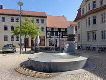 Haldensleben, Brunnen und Huser am Marktplatz (11.08.2025)