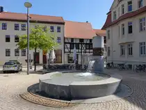Haldensleben, Brunnen und H�user am Marktplatz (11.08.2025)