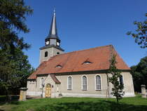 Neuenhofe, evangelische St. Trinitatis Kirche, erbaut 1564, Kirchturm erneuert von 1924 bis 1925 (11.08.2025)
