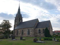 Berkau, evangelische Kirche, romanischer Feldsteinbau aus dem 13. Jahrhundert (12.08.2025)