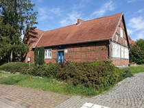 Borstel, Alte Schule am Lindenplatz, erbaut 1828 (12.08.2025)