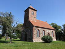 Darnewitz, evangelische Kirche, neugotischer Feldsteinbau, erbaut 1832 (12.08.2025)