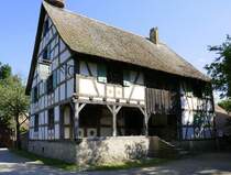 Ungersheim, ECO-Museum, Wohn-und Arbeitshaus einer Winzerfamilie von 1540 aus dem Sundgau, teilweise umgebaut im 19.Jahrhundert, 1982 abgebaut und anschlieend im Museum errichtet, Mai 2025