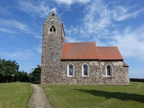 Grvenitz, evangelische Kirche, Feldsteinkirche aus der zweiten Hlfte des 12. Jahrhundert (12.08.2025)