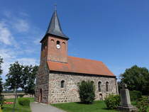 Klein Mringen, evangelische Christuskirche, Feldsteinbau aus dem 13. Jahrhundert, Kirchturm erbaut 1711 (12.08.2025)