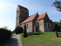 Medorf, evangelische Kirche, romanische Feldsteinkirche aus dem 12. Jahrhundert, restauriert 2005 (12.08.2025)