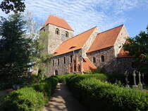 Mringen, evangelische Kirche, Feldsteinbau aus dem 12. Jahrhundert (12.08.2025)