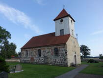 Rnnebeck, evangelische Kirche, flach gedeckter Feldsteinbau, erbaut 12. Jahrhundert (12.08.2025)