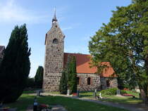 Spningen, evangelische Kirche, sptromanische Saalkirche, erbaut im 13. Jahrhundert (12.08.2025)