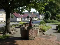 Sp�ningen, Brunnen und H�user in der Stra�e Zu den Linden (12.08.2025)