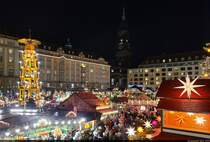 590. Dresdner Striezelmarkt auf dem Altmarkt in Dresden, mit Pyramide, Kreuzkirche und natrlich Menschengedrnge.

🕓 22.12.2024 | 18:07 Uhr
