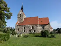 Altmersleben, evangelische Kirche, sp�tromanischer Feldsteinbau, erbaut ab 1174 (13.08.2025)