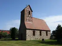 Beese, evangelische Kirche, Feldsteinkirche aus dem 13. Jahrhundert (13.08.2025)