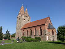 Brunau, evangelische St. Martin Kirche, erbaut 1875 mit Westquerturm (13.08.2025)
