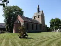 Fleetmark, evangelische Kirche, Feldsteinkirche aus dem 12. Jahrhundert, Querturm 13. Jahrhundert (13.08.2025)