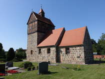 Genzien, evangelische Kirche, Feldsteinkirche aus dem 13. Jahrhundert (13.08.2025)