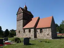 Genzien, evangelische Kirche, Feldsteinkirche aus dem 13. Jahrhundert (13.08.2025)