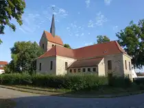 Kalbe, evangelische St. Nicolai Kirche, erbaut 1170 als romanische Basilika aus Feldsteinen, 1755 umgebaut im Barockstil  (13.08.2025)