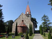 Kerkau, evangelische Kirche, erbaut 1644 aus Feldsteinen (13.08.2025)