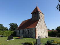 Kraatz, evangelische Kirche, Feldsteinkirche aus dem 13. Jahrhundert (13.08.2025)