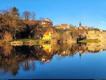 Im Spiegelbild der Saale: Abwasserpumpwerk, Aussichtspunkt, Gefallenendenkmal und Turm der Petruskirche im Stadtteil Krllwitz.

🕓 28.12.2024 | 15:15 Uhr