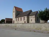 Altensalzwedel, evangelische St. Johannis Kirche, Feldsteinbau aus dem 12. Jahrhundert (14.08.2025)