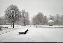 Neues Jahr, neuer Schnee: weie Bnke und gezuckerter  Mond  auf der Herrenbreite – einem zentral gelegenen Park in Aschersleben.

🕓 9.1.2025 | 15:51 Uhr