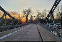 Dem Sonnenuntergang entgegen: Radfahrer und Fugnger auf der Peinitzbrcke in Halle (Saale) knnen die Saale an diesem spten Nachmittag stimmungsvoll berqueren.

🕓 17.2.2025 | 17:13 Uhr