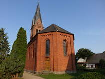 Hohenhenningen, evangelische Kirche, Backsteinkirche erbaut 1874 (14.08.2025)