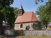 Hohenlangenbeck, evangelische Kirche, kleine Feldsteinkirche aus dem 15. Jahrhundert (14.08.2025)