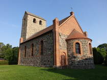 Ristedt, evangelische Kirche, neuromanischer Feldsteinbau aus dem Jahr 1888 (14.08.2025)