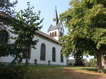 Grasleben, evangelische St. Maria Kirche, Hallenkirche mit Westturm, erbaut 1830, Kirchturm von 1904 (15.08.2025)