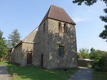 Gutskirche Gro Bartensleben, erbaut um 1200 aus Bruchsteinen, Kirchturm 13. Jahrhundert, Kirchenschiff 1530 nach Osten erweitert (15.08.2025)