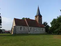 Solpke, evangelische Kirche, sp�tromanischer Feldsteinbau, erbaut Mitte des 13. Jahrhundert (15.08.2025)